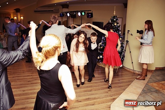 Zdjęcie w galerii na portalu naszraciborz.pl: Szampańska zabawa ZSZ w bieńkowickim Rege wiadomości z regionu