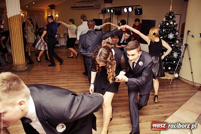 Zdjęcie w galerii na portalu naszraciborz.pl: Szampańska zabawa ZSZ w bieńkowickim Rege wiadomości z regionu