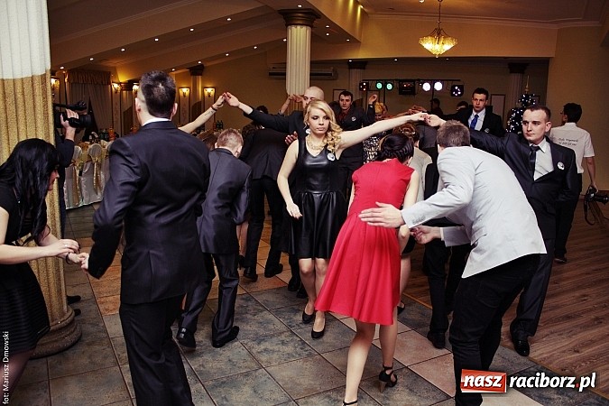 Zdjęcie w galerii na portalu naszraciborz.pl: Szampańska zabawa ZSZ w bieńkowickim Rege wiadomości z regionu