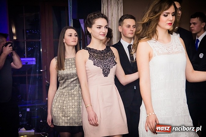 Zdjęcie w galerii na portalu naszraciborz.pl: Trzy klasy Mechanika bawią się w Bravo wiadomości z regionu