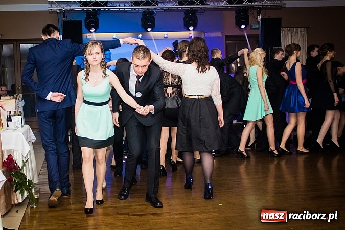 Zdjęcie w galerii na portalu naszraciborz.pl: Trzy klasy Mechanika bawią się w Bravo wiadomości z regionu