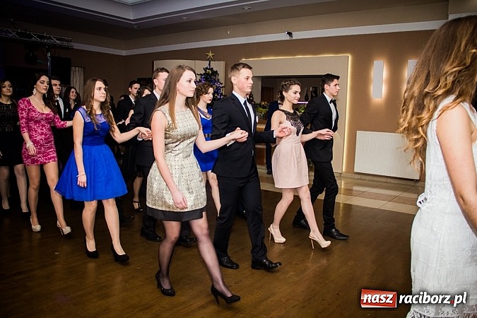 Zdjęcie w galerii na portalu naszraciborz.pl: Trzy klasy Mechanika bawią się w Bravo wiadomości z regionu