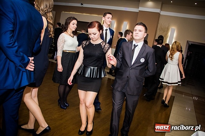 Zdjęcie w galerii na portalu naszraciborz.pl: Trzy klasy Mechanika bawią się w Bravo wiadomości z regionu