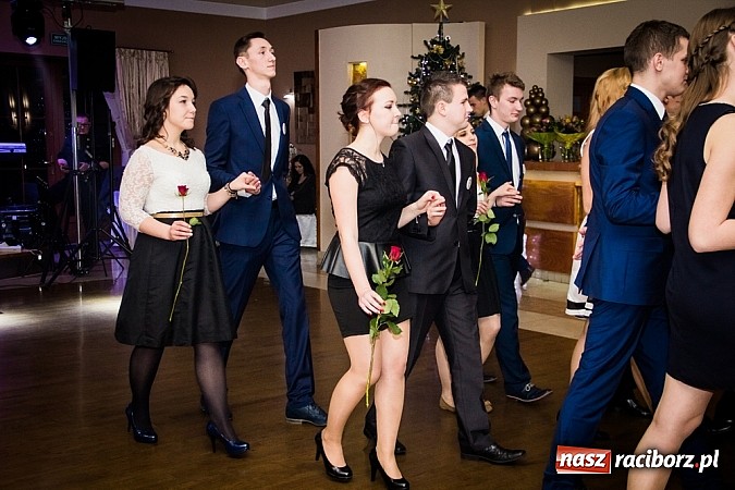 Zdjęcie w galerii na portalu naszraciborz.pl: Trzy klasy Mechanika bawią się w Bravo wiadomości z regionu