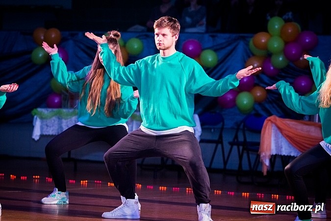 Zdjęcie w galerii na portalu naszraciborz.pl: IX Karnawałowa Rewia Tańca w Arenie Rafako wiadomości z regionu