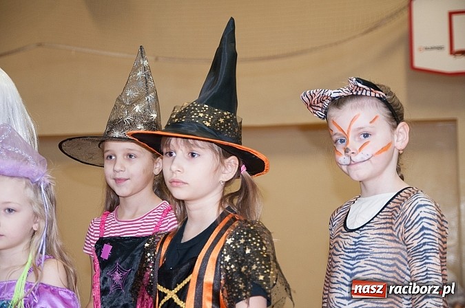 Zdjęcie w galerii na portalu naszraciborz.pl: SP 18 - Autostrada do gwiazd, czyli karnawałowy bal w konwencji castingu  wiadomości z regionu