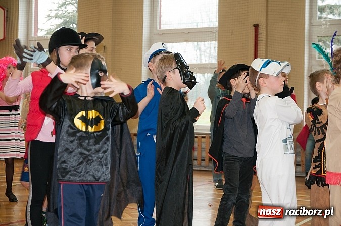Zdjęcie w galerii na portalu naszraciborz.pl: SP 18 - Autostrada do gwiazd, czyli karnawałowy bal w konwencji castingu  wiadomości z regionu