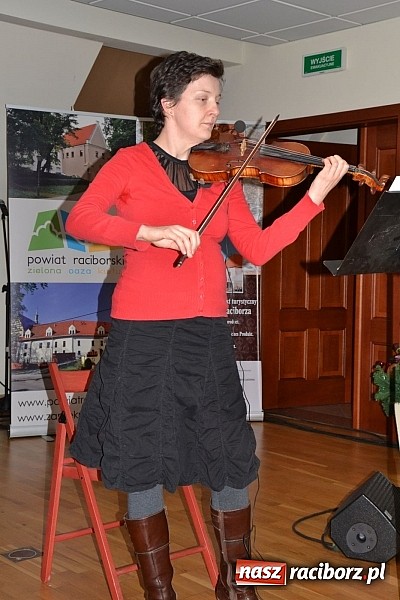 Zdjęcie w galerii na portalu naszraciborz.pl: Grupa Bez Nazwy kolędowała na zamku  wiadomości z regionu