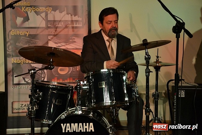 Zdjęcie w galerii na portalu naszraciborz.pl: Grupa Bez Nazwy kolędowała na zamku  wiadomości z regionu