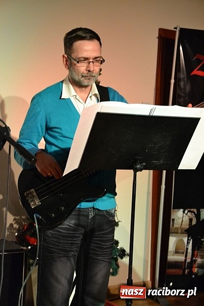 Zdjęcie w galerii na portalu naszraciborz.pl: Grupa Bez Nazwy kolędowała na zamku  wiadomości z regionu