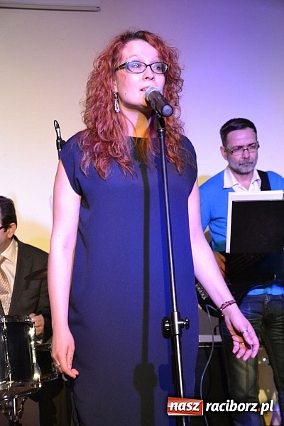 Zdjęcie w galerii na portalu naszraciborz.pl: Grupa Bez Nazwy kolędowała na zamku  wiadomości z regionu