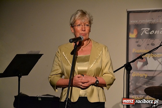 Zdjęcie w galerii na portalu naszraciborz.pl: Grupa Bez Nazwy kolędowała na zamku  wiadomości z regionu