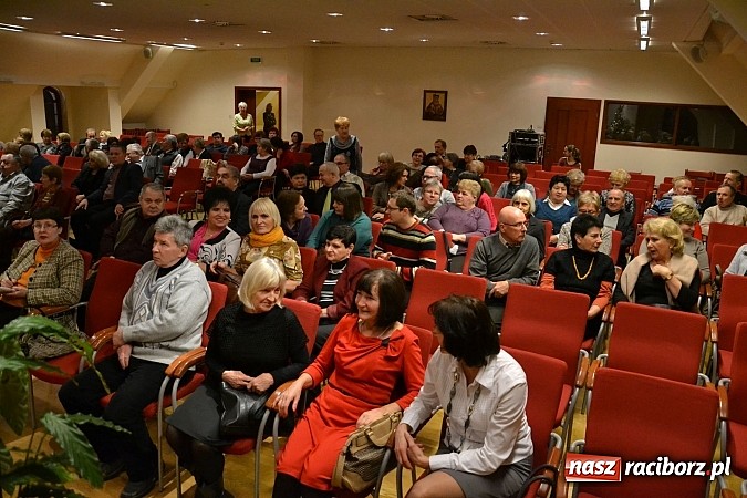 Zdjęcie w galerii na portalu naszraciborz.pl: Grupa Bez Nazwy kolędowała na zamku  wiadomości z regionu