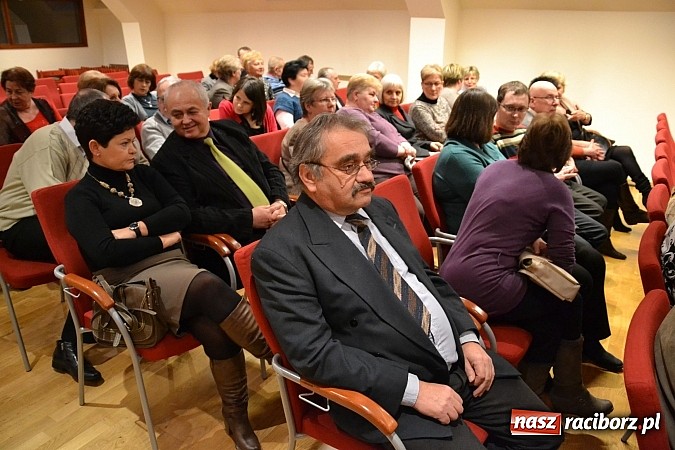 Zdjęcie w galerii na portalu naszraciborz.pl: Grupa Bez Nazwy kolędowała na zamku  wiadomości z regionu