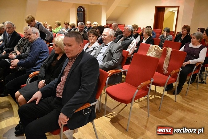 Zdjęcie w galerii na portalu naszraciborz.pl: Grupa Bez Nazwy kolędowała na zamku  wiadomości z regionu