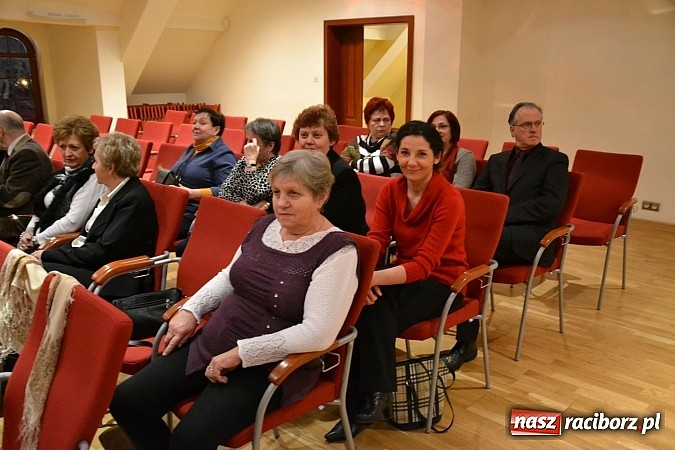 Zdjęcie w galerii na portalu naszraciborz.pl: Grupa Bez Nazwy kolędowała na zamku  wiadomości z regionu