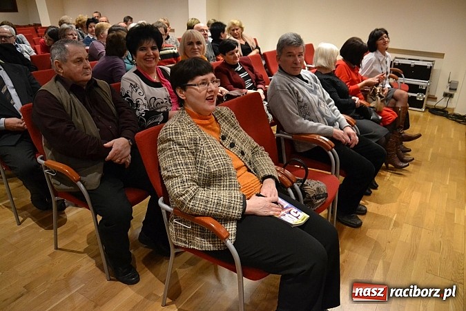 Zdjęcie w galerii na portalu naszraciborz.pl: Grupa Bez Nazwy kolędowała na zamku  wiadomości z regionu