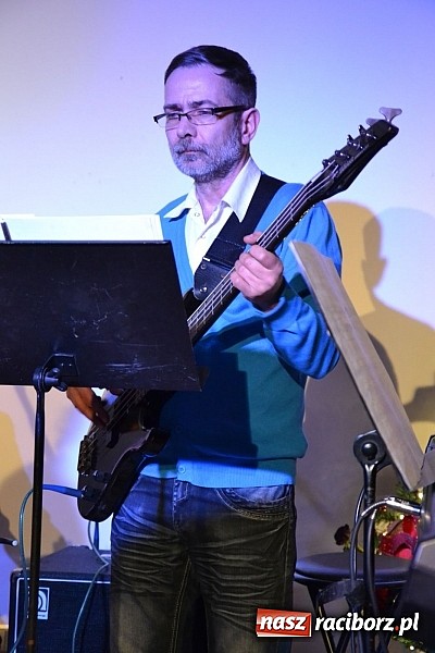 Zdjęcie w galerii na portalu naszraciborz.pl: Grupa Bez Nazwy kolędowała na zamku  wiadomości z regionu