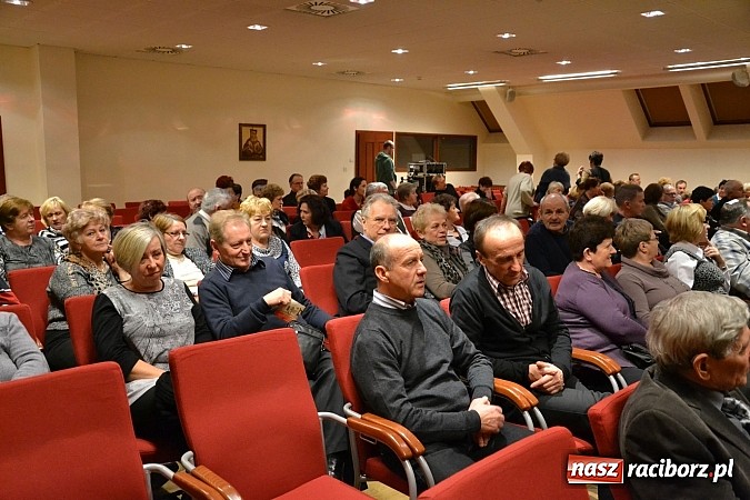 Zdjęcie w galerii na portalu naszraciborz.pl: Grupa Bez Nazwy kolędowała na zamku  wiadomości z regionu