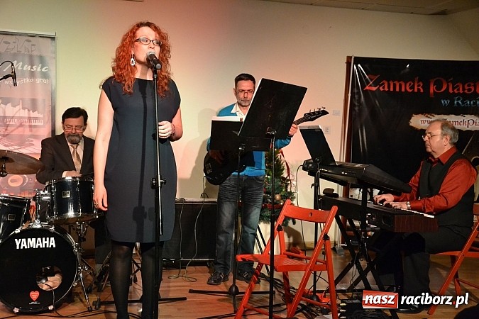 Zdjęcie w galerii na portalu naszraciborz.pl: Grupa Bez Nazwy kolędowała na zamku  wiadomości z regionu