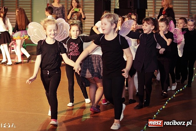 Zdjęcie w galerii na portalu naszraciborz.pl: IX Karnawałowa Rewia Tańca w Arenie Rafako - najmłodsi pokazali swój kunszt na parkiecie wiadomości z regionu