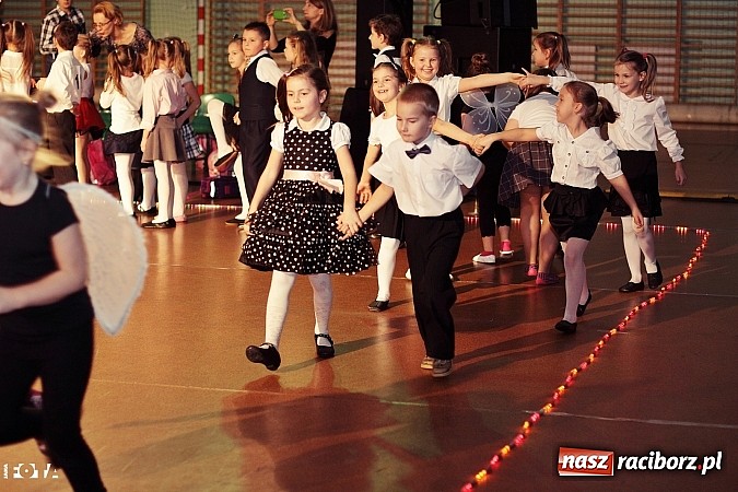 Zdjęcie w galerii na portalu naszraciborz.pl: IX Karnawałowa Rewia Tańca w Arenie Rafako - najmłodsi pokazali swój kunszt na parkiecie wiadomości z regionu
