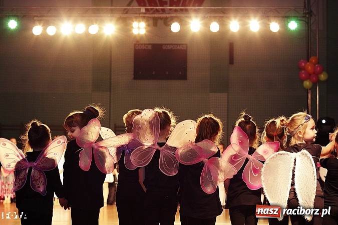 Zdjęcie w galerii na portalu naszraciborz.pl: IX Karnawałowa Rewia Tańca w Arenie Rafako - najmłodsi pokazali swój kunszt na parkiecie wiadomości z regionu