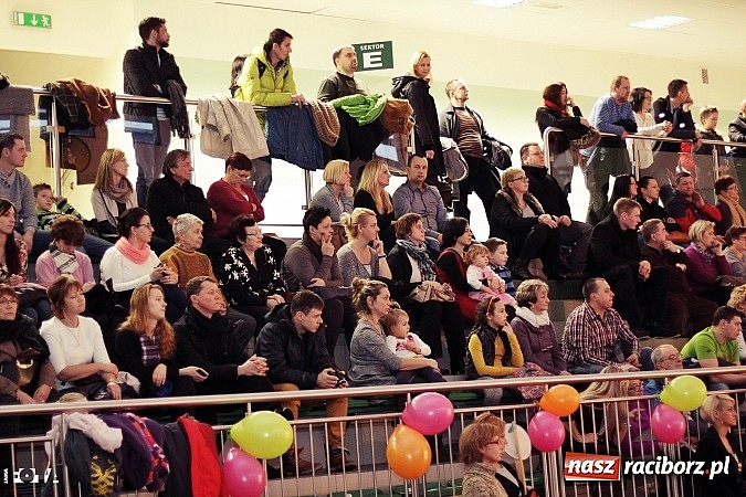 Zdjęcie w galerii na portalu naszraciborz.pl: IX Karnawałowa Rewia Tańca w Arenie Rafako - najmłodsi pokazali swój kunszt na parkiecie wiadomości z regionu