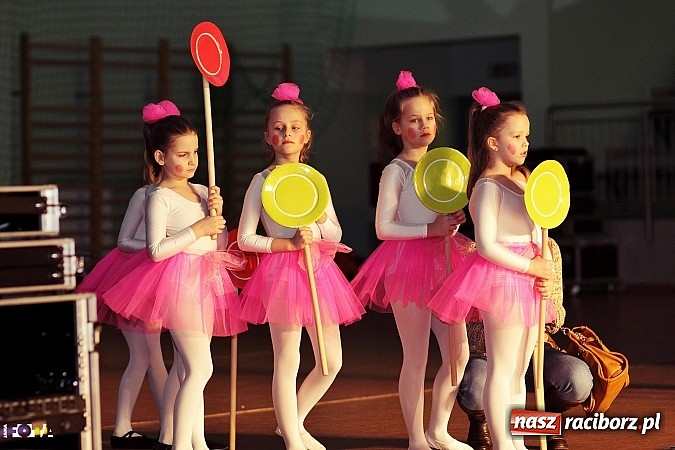 Zdjęcie w galerii na portalu naszraciborz.pl: IX Karnawałowa Rewia Tańca w Arenie Rafako - najmłodsi pokazali swój kunszt na parkiecie wiadomości z regionu