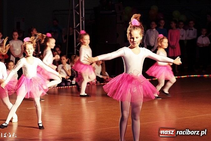 Zdjęcie w galerii na portalu naszraciborz.pl: IX Karnawałowa Rewia Tańca w Arenie Rafako - najmłodsi pokazali swój kunszt na parkiecie wiadomości z regionu