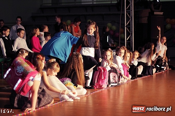 Zdjęcie w galerii na portalu naszraciborz.pl: IX Karnawałowa Rewia Tańca w Arenie Rafako - najmłodsi pokazali swój kunszt na parkiecie wiadomości z regionu