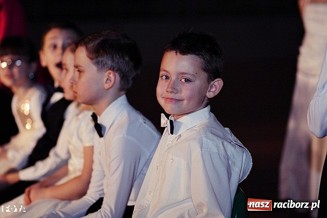 Zdjęcie w galerii na portalu naszraciborz.pl: IX Karnawałowa Rewia Tańca w Arenie Rafako - najmłodsi pokazali swój kunszt na parkiecie wiadomości z regionu