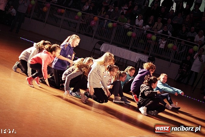 Zdjęcie w galerii na portalu naszraciborz.pl: IX Karnawałowa Rewia Tańca w Arenie Rafako - najmłodsi pokazali swój kunszt na parkiecie wiadomości z regionu