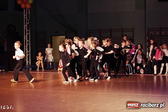 Zdjęcie w galerii na portalu naszraciborz.pl: IX Karnawałowa Rewia Tańca w Arenie Rafako - najmłodsi pokazali swój kunszt na parkiecie wiadomości z regionu