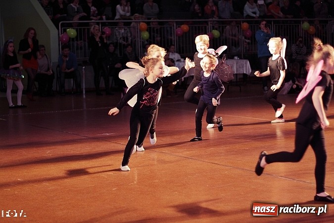 Zdjęcie w galerii na portalu naszraciborz.pl: IX Karnawałowa Rewia Tańca w Arenie Rafako - najmłodsi pokazali swój kunszt na parkiecie wiadomości z regionu