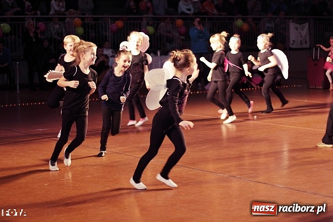 Zdjęcie w galerii na portalu naszraciborz.pl: IX Karnawałowa Rewia Tańca w Arenie Rafako - najmłodsi pokazali swój kunszt na parkiecie wiadomości z regionu