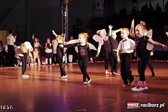 Zdjęcie w galerii na portalu naszraciborz.pl: IX Karnawałowa Rewia Tańca w Arenie Rafako - najmłodsi pokazali swój kunszt na parkiecie wiadomości z regionu