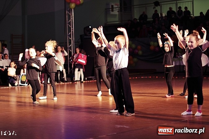 Zdjęcie w galerii na portalu naszraciborz.pl: IX Karnawałowa Rewia Tańca w Arenie Rafako - najmłodsi pokazali swój kunszt na parkiecie wiadomości z regionu