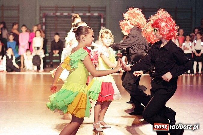 Zdjęcie w galerii na portalu naszraciborz.pl: IX Karnawałowa Rewia Tańca w Arenie Rafako - najmłodsi pokazali swój kunszt na parkiecie wiadomości z regionu