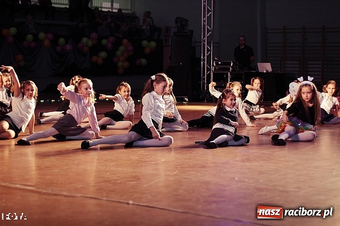 Zdjęcie w galerii na portalu naszraciborz.pl: IX Karnawałowa Rewia Tańca w Arenie Rafako - najmłodsi pokazali swój kunszt na parkiecie wiadomości z regionu