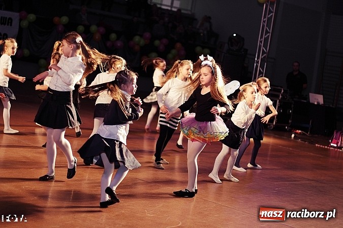 Zdjęcie w galerii na portalu naszraciborz.pl: IX Karnawałowa Rewia Tańca w Arenie Rafako - najmłodsi pokazali swój kunszt na parkiecie wiadomości z regionu