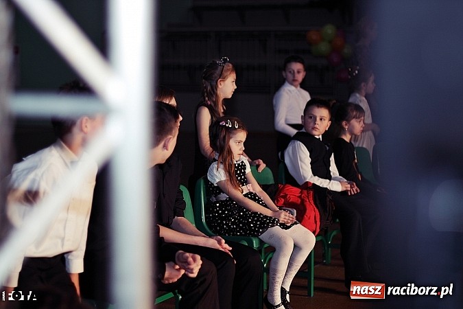 Zdjęcie w galerii na portalu naszraciborz.pl: IX Karnawałowa Rewia Tańca w Arenie Rafako - najmłodsi pokazali swój kunszt na parkiecie wiadomości z regionu