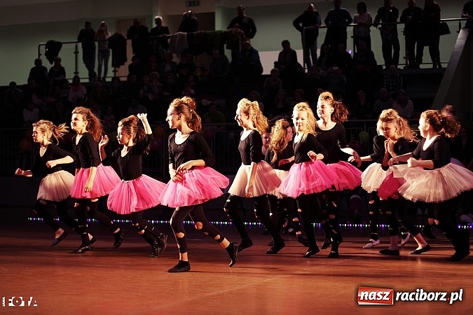 Zdjęcie w galerii na portalu naszraciborz.pl: IX Karnawałowa Rewia Tańca w Arenie Rafako - najmłodsi pokazali swój kunszt na parkiecie wiadomości z regionu
