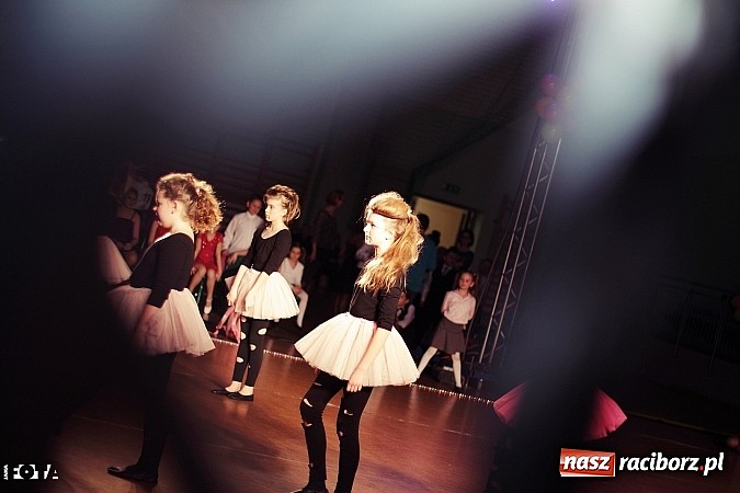 Zdjęcie w galerii na portalu naszraciborz.pl: IX Karnawałowa Rewia Tańca w Arenie Rafako - najmłodsi pokazali swój kunszt na parkiecie wiadomości z regionu