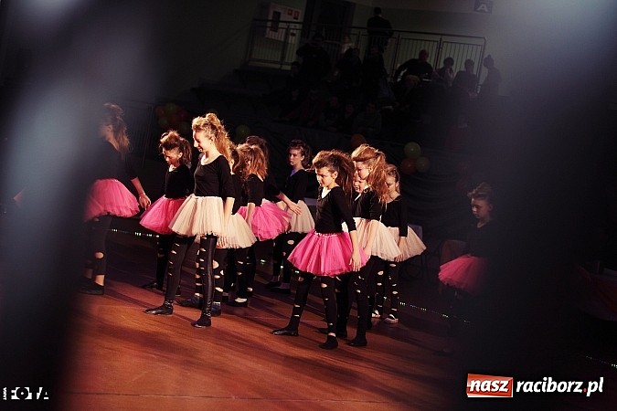 Zdjęcie w galerii na portalu naszraciborz.pl: IX Karnawałowa Rewia Tańca w Arenie Rafako - najmłodsi pokazali swój kunszt na parkiecie wiadomości z regionu