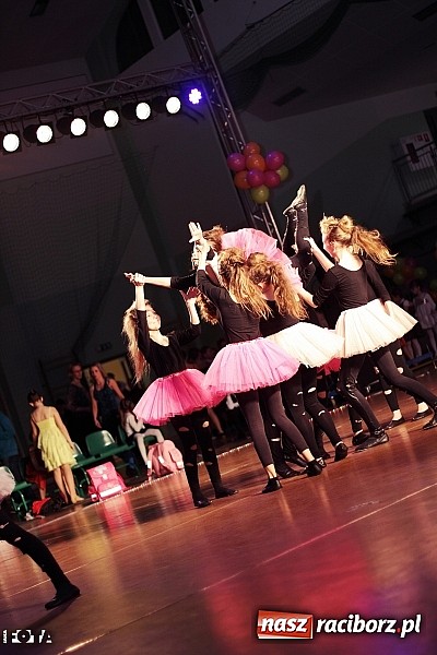 Zdjęcie w galerii na portalu naszraciborz.pl: IX Karnawałowa Rewia Tańca w Arenie Rafako - najmłodsi pokazali swój kunszt na parkiecie wiadomości z regionu