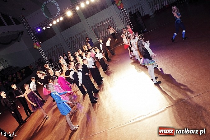 Zdjęcie w galerii na portalu naszraciborz.pl: IX Karnawałowa Rewia Tańca w Arenie Rafako - najmłodsi pokazali swój kunszt na parkiecie wiadomości z regionu