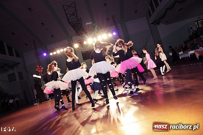Zdjęcie w galerii na portalu naszraciborz.pl: IX Karnawałowa Rewia Tańca w Arenie Rafako - najmłodsi pokazali swój kunszt na parkiecie wiadomości z regionu
