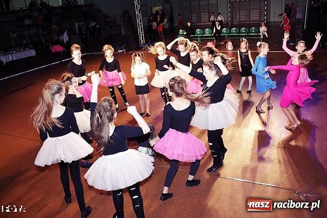 Zdjęcie w galerii na portalu naszraciborz.pl: IX Karnawałowa Rewia Tańca w Arenie Rafako - najmłodsi pokazali swój kunszt na parkiecie wiadomości z regionu