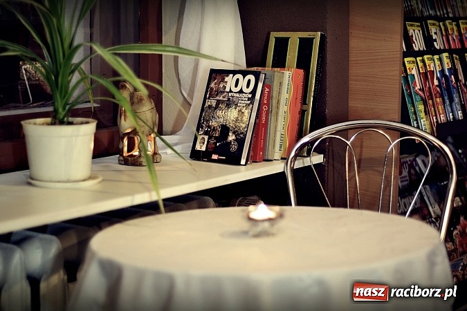 Zdjęcie w galerii na portalu naszraciborz.pl: Czekoladowy zawr&oacute;t głowy na Długiej wiadomości z regionu